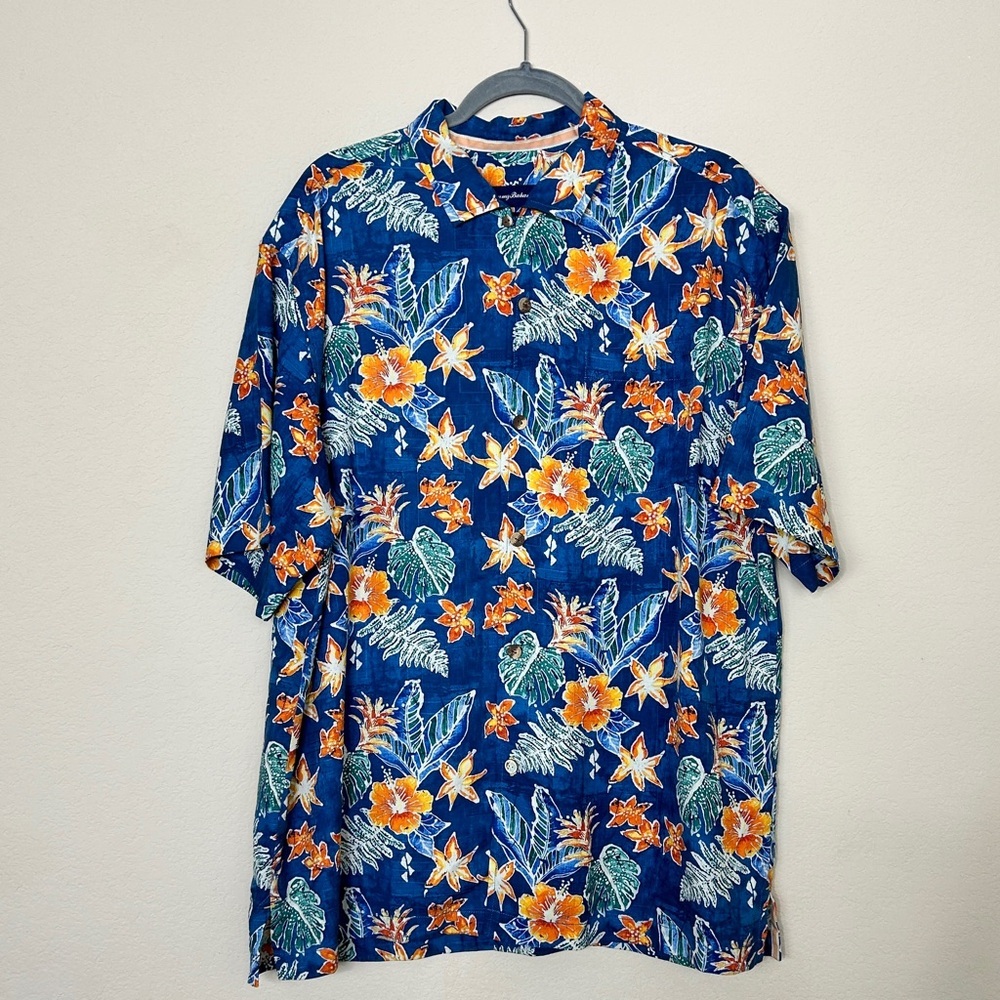 TOMMY BAHAMA Floral pattern button up 100% silk size L